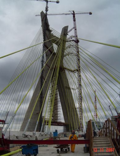 Ponte Estaiada sobre a Marginal Pinheiros