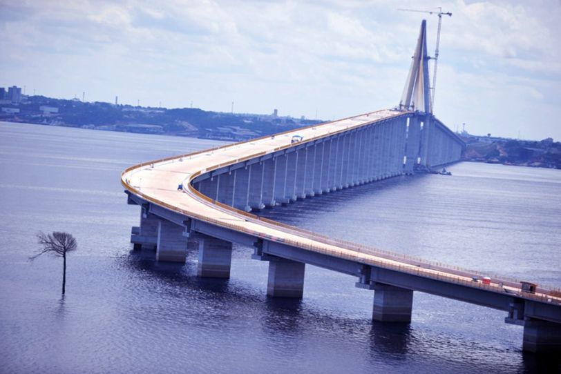 Ponte sobre o Rio Negro